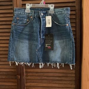 Levi’s Denim Skirt NWT Size 28